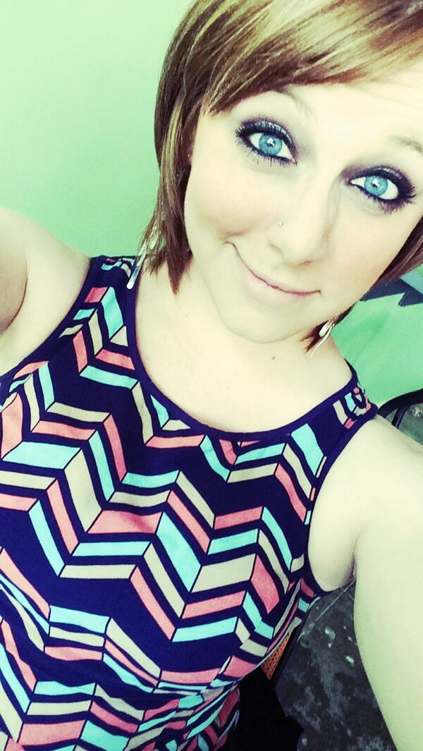 steff_waldrop's tweet image. I was the only one in my office today #BlueEyes #FunkyShirt #LoveMyJob