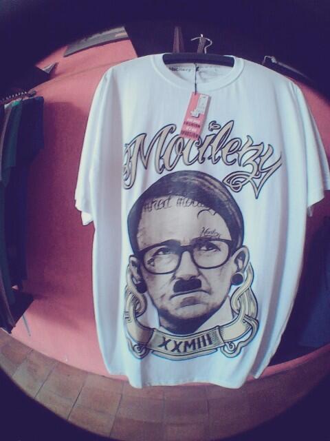 harvesthouse37's tweet photo. @Mocilezy Tees // Hitler Head // L, M, XL // 117ribu // Include Stiker || contact: sms 085735631589 / pin 250C370E. http://t.co/ZGoHIeiKxP
