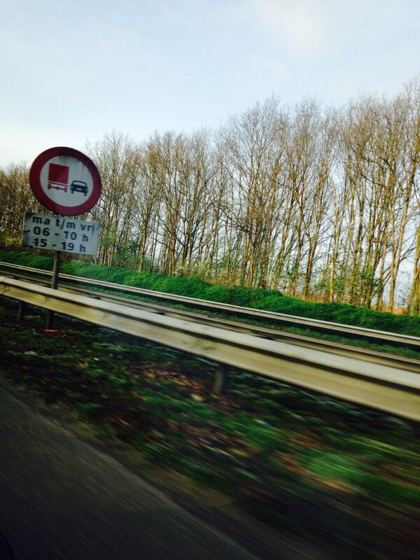 RFWAALS's tweet image. Wanneer gaat de politie eindelijk een keer dat inhaal verbod op de A73 handhaven? #verkeersirritatie