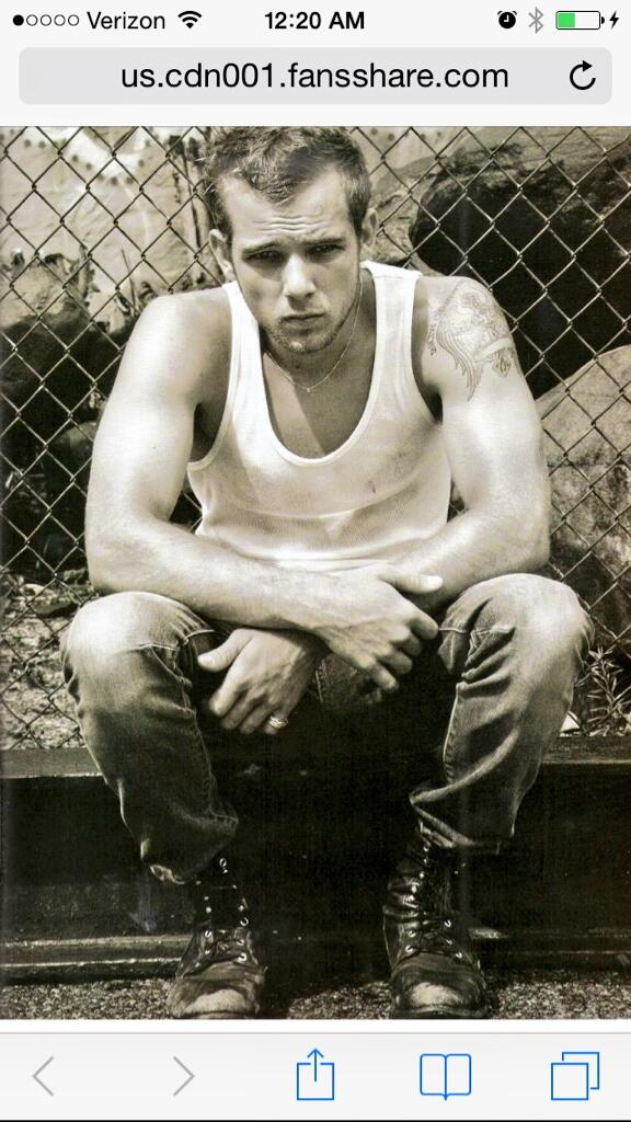 GaysONTV's tweet photo. we're so thankful @maxthieriot is on TV and in our lives again. #ObsessionOfTheWeek @BatesMotel http://t.co/C8sHXdIUAM