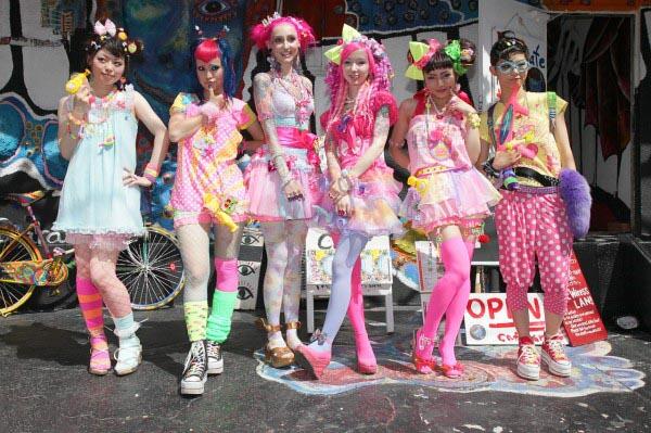 Seems we'll get so much fun experiences and inspirations about fashion and style in Harajuku! elytstyle.com/harajuku-stree…