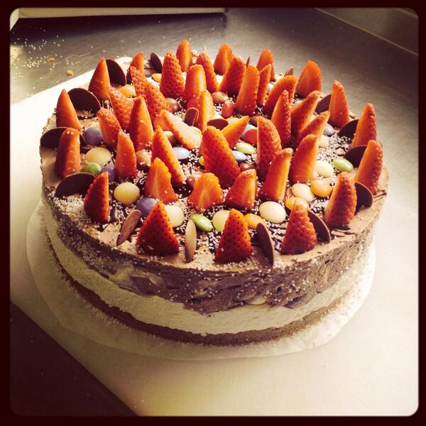 BayTreeOnline's tweet photo. We now offer cakes for special occasions. Priced from £20. Pre order only. 01872571611 http://t.co/jp69PcHwRS