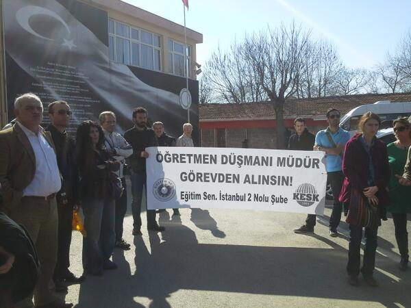 Öğretmeni darp eden müdür Mustafa Dursun HORTİKOĞLU protesto ediliyor ve cezalandırılması isteniyor.