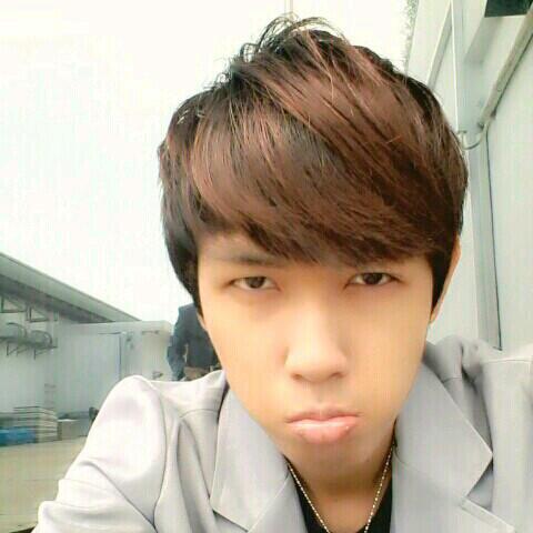 EXOlite_DC's tweet photo. [PIC] EXOlite's Evo selfie http://t.co/c1o23Xl4LH