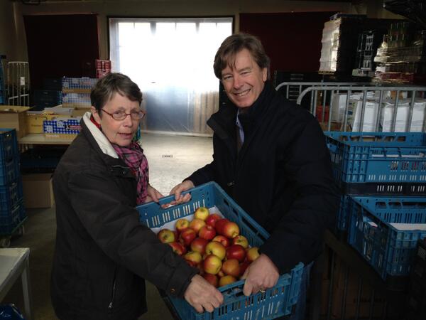 De actieve campagne zit erop. Onze laatste appels zojuist overhandigd aan de voedselbank.