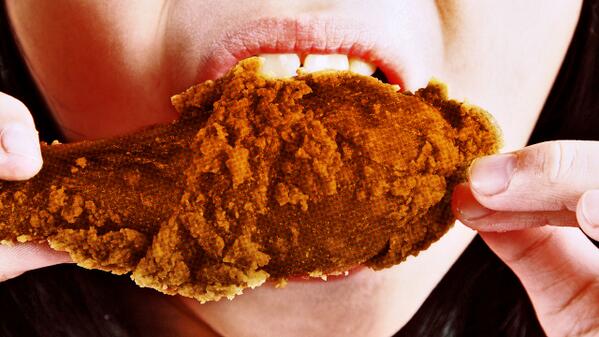 justchicken's tweet photo. Chocolate Fried Chicken, what’s your view? http://t.co/KuqoXKv33H http://t.co/EJgGazZdit