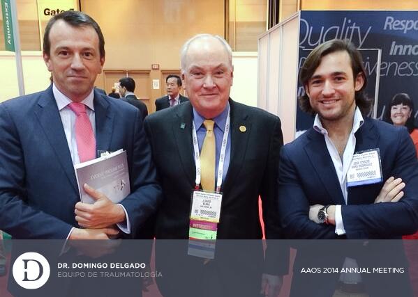 drddelgado's tweet photo. El @drnvaro con el prestigioso traumatólogo Dr. David Blaha, investigador en el campo de la prótesis de rodilla #AAOS http://t.co/LRSx6DVGmt