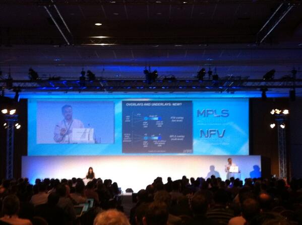 UppersideC's tweet image. .@juniper kireeti kompella as usual addresses a standing room only packed conference room #MPLSSDN2014 paris