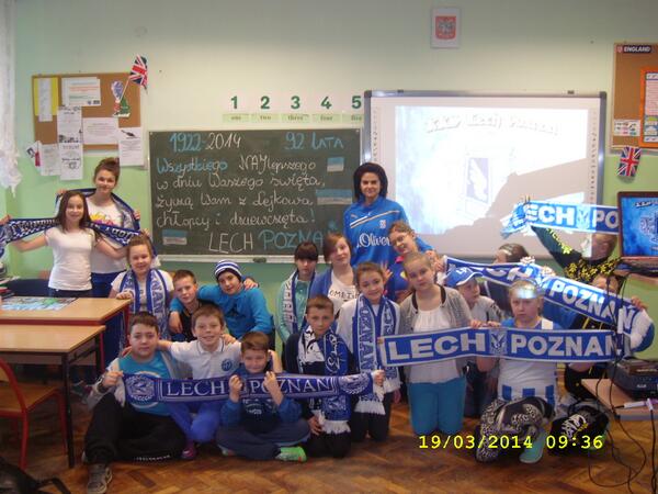 LechPoznan's tweet photo. Z Lejkowa chłopcy i dziewczęta #92Lecha Dziękujemy za życzenia! http://t.co/uknmUt1Bwx