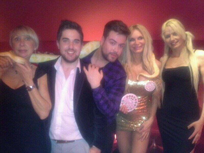 Gente de Espa&ntilde;a con @YolaBerrocal @Damasoangulo @AranCFO y como no podia faltar mi Snake albina Sirum<a class="tags" href="/tag/yolaberrocal">@yolaberrocal</a><a class="tags" target="_blank" title="On Twitter" href="/?out=eyJ0eXAiOiJKV1QiLCJhbGciOiJIUzUxMiJ9.eyJpYXQiOjE3MjI5NDI0OTIsImlzcyI6InR3cG9ybnN0YXJzLmNvbSIsIm5iZiI6MTcyMjk0MjQ5MiwiZXhwIjoxNzU0NDc4NDkyLCJyZWRpcmVjdF91cmwiOiJodHRwczovL3R3aXR0ZXIuY29tL0RhbWFzb2FuZ3VsbyJ9.wDnRnhBJAf2sOJw5rgqd_mC3lycafLjFFWB0JsR9qfXnVRKxSu4XgH0Dg24zD9dAM3Wm6OWQkt5mQ_z8cJv7vA">@Damasoangulo</a><a href="/tag/television"class="tags"><span>#television</span></a><a href="/tag/gottalent"class="tags"><span>#gottalent</span></a><a href="/tag/tele5"class="tags"><span>#tele5</span></a>