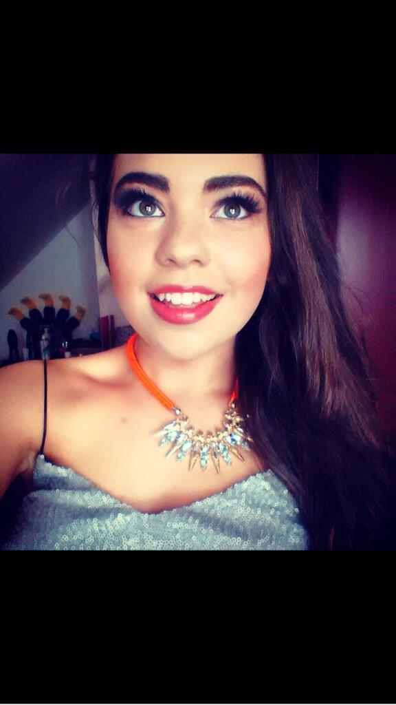 mcveigh4's tweet photo. When did my wee Claire bear get so grown up!! #beautiful #Cousin #love @claire_hanna_26 http://t.co/xPfKqhBsvP