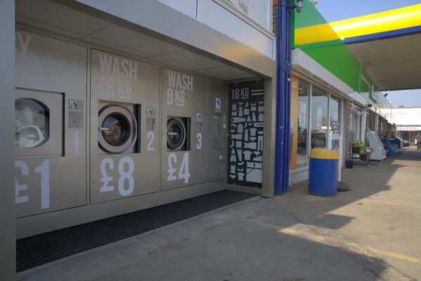 RevolutionWash's tweet photo. @AroundTownMan Check "Revolution": first 24/7 self-service outdoor launderette in #Rochford! Ideal for busy mums! http://t.co/1jg1huBJlx