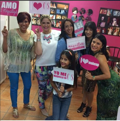csmakeupstudio's tweet photo. AYER EN NUESTRO CURSO DE AUTO-MAQUILLAJE
Y TU YA SABES MAQUILLARTE???? @alejandraortizt http://t.co/LQXamzO8LE