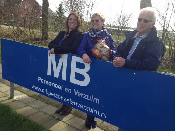 Enthousiaste supporters bij meisjes schoolvoetbal toernooi # vvfcv