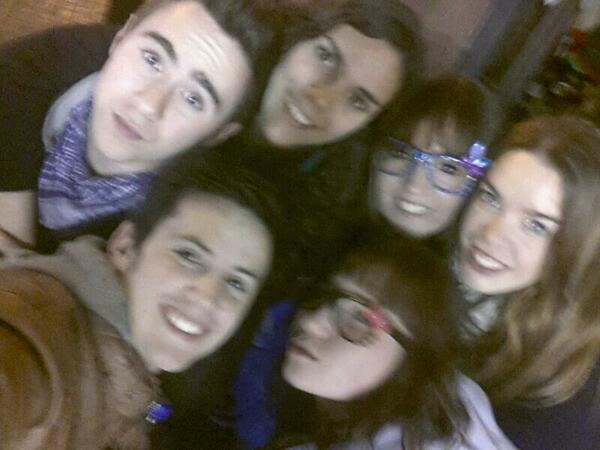 MacuVillada's tweet photo. Nit del foc con @MiriamSR18 @SandraTeCe @vicenmonle @PeedroRomero http://t.co/1OdgIe5WUy