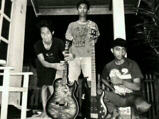 Proyek single "bangkit" semangat para pejuang <a href="/radinalzaelani/">Dhinal</a> @aidilnamikaze @adhiezbarker syariefa :D