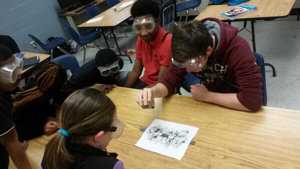 cliffmroberts's tweet photo. Looking at magnetic field lines! #ncssbethebest http://t.co/aL9YGY560A