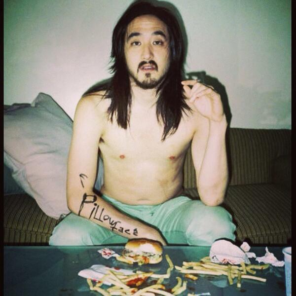 evolve_chicago's tweet photo. Approving the mix for tomorrow's show #nightintokyo @steveaoki http://t.co/B9FGOqX3rk