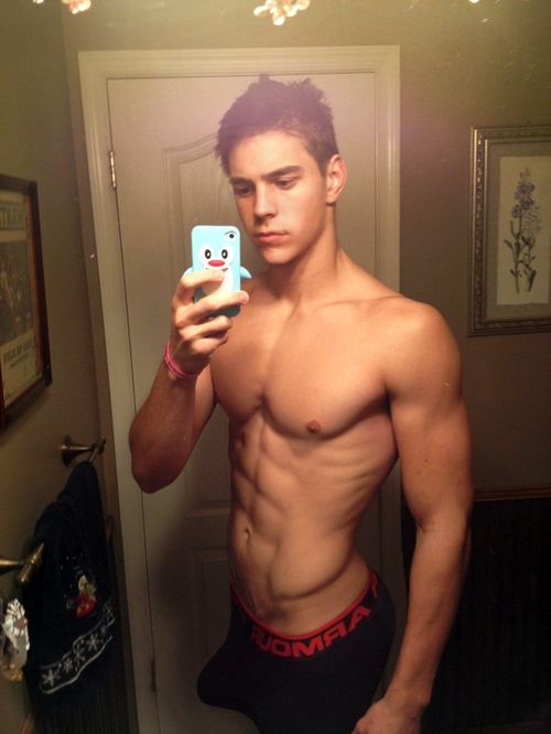 GayBelfast's tweet photo. Another #stunning #gorgeousguy with a smooth #hotbody standing with a #hardcock in his #boxershorts that needs fucked http://t.co/a0cbnAy5Xm