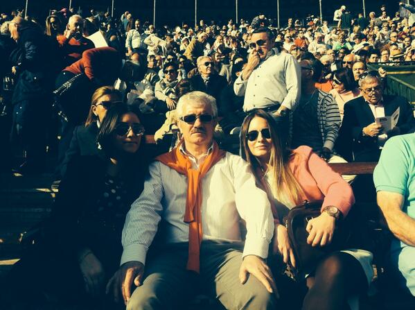 anitinGil's tweet photo. Seguimos sin perder la costumbre del día19.Buena comida y tarde de toros con @WariaGil.Gracias papá. http://t.co/rpR9Gsg1pR