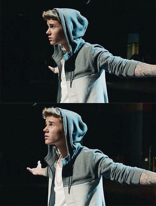 pavsbieber's tweet photo. HIS HOOD, HE LOOKS SO GOOD I AM NOT OKAY ATM http://t.co/U2S9zlruqQ