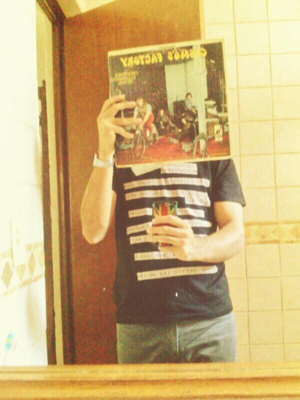 Checka91's tweet photo. Quiero mi guitarra #CreedenceMX @RadioITAM @OrigamiproducMX @NevermindaMusic RT! http://t.co/mDY2UZILlT