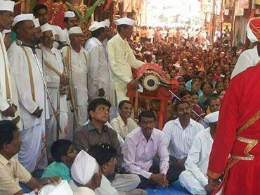 Dr. Kirit Somaiya amngst d people @ Varkali Mandali Harinam Saptah Bhandup #KiritSomaiya #AaplaManus #AaplaKirit #BJP