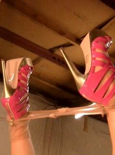 Love the shoes! ;-) http://t.co/BvHfUWoGxs