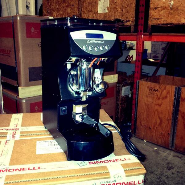 ECM_Espresso's tweet image. Finally....the 1st @nuovasimonelli #Mythos #Climapro in Van. #soldout #hotcakes :)