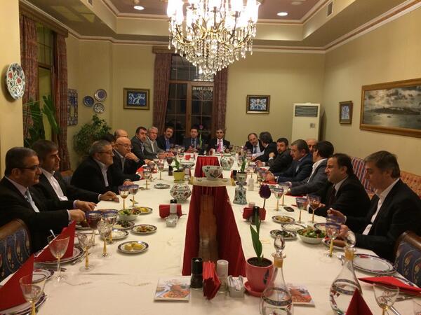 Dostlar ile beraber toplantıdayız