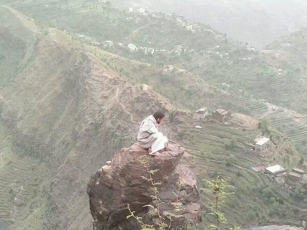 Sharif2022's tweet photo. لا تنتظر حبيباً باعك .. وإنتظر ضوءاً جديداً يمكن أن يتسلَّلَ إلى قلبك الحزين .. فيعيد لأيامك البهجة ويعيد لقلبك نبضه http://t.co/LqJd3HZLrb