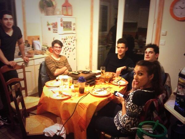 HVigier's tweet photo. Petite raclette avec les amis @ArthurPeraire @Leila_chjj @doud63920 @uozkan63 @bertrandlatind #racletteparty http://t.co/ocbN4fkdcl