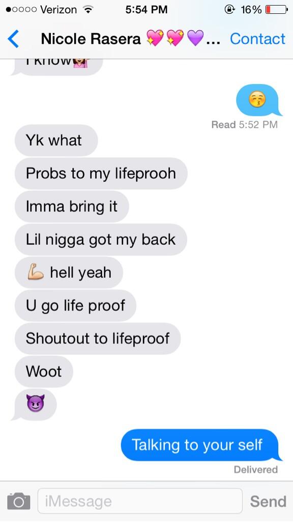 daniellenoonan2's tweet image. Talking to her self #getherhelp