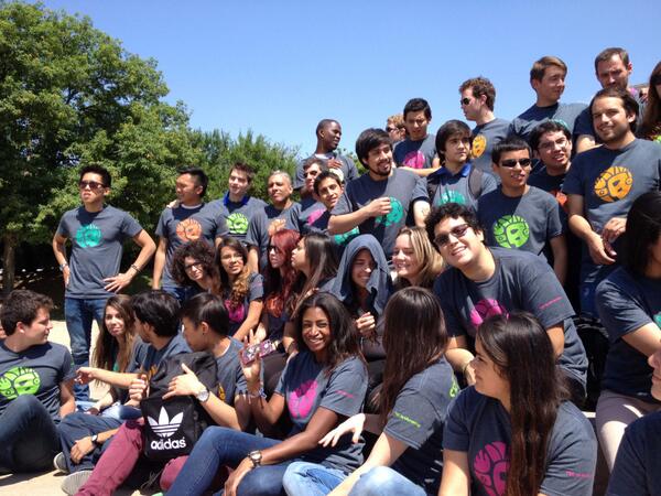 StudyinMexico's tweet photo. New generation, new picture and new t-shirt! Everyone looks good when they are #locosformexico http://t.co/qoslMzRgZL