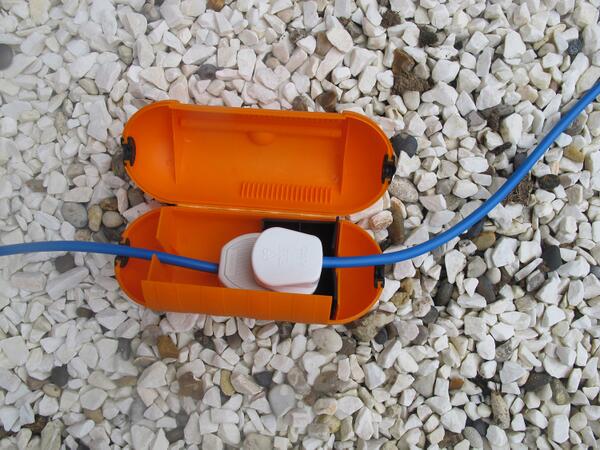 ElectricalSupp1's tweet photo. Indoor or #outdoor enclosure #housing for a #single #socket #extension  #lead http://t.co/sd0ovDprTz http://t.co/Ys3C6v9lwv
