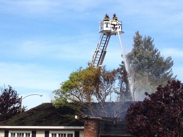 TonyBowden2's tweet photo. @sccfiredept truck 71 in @MtnViewFire http://t.co/peC1zIw1bn