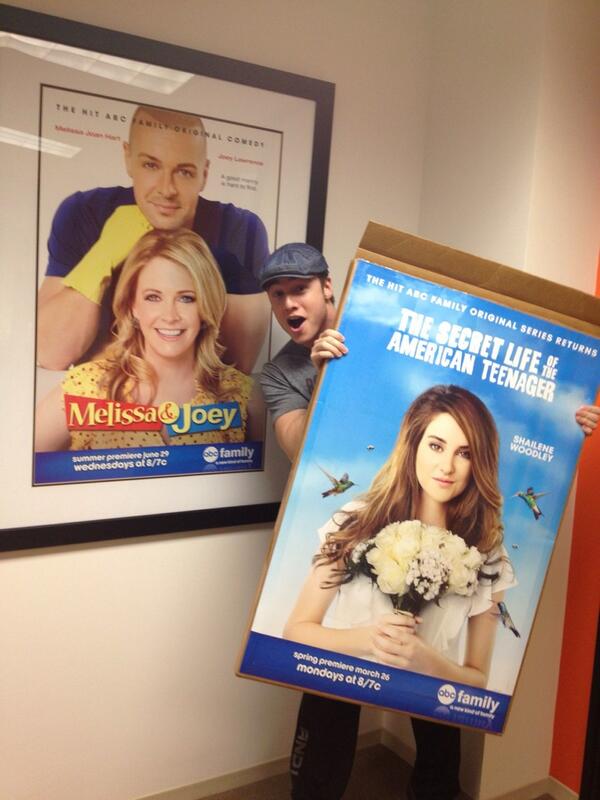 BrandoEaton's tweet photo. Shoutout to #SecretLife fans! @ABCFamily @ABCFsecretlife @ABCFmelissajoey http://t.co/ZDycr0sKrz