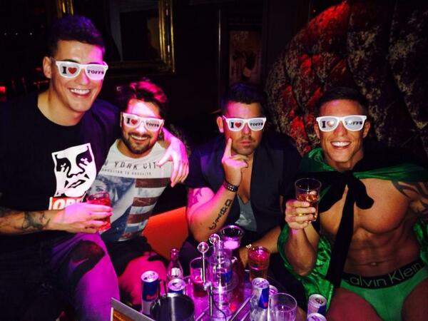 InsanityTan's tweet photo. The dream team @JeremyMTVBeauty @DarraghHayes @fanbasebookings &amp; @TallaforniaMarc in @ToffsSligo http://t.co/GPSRsMuaTm