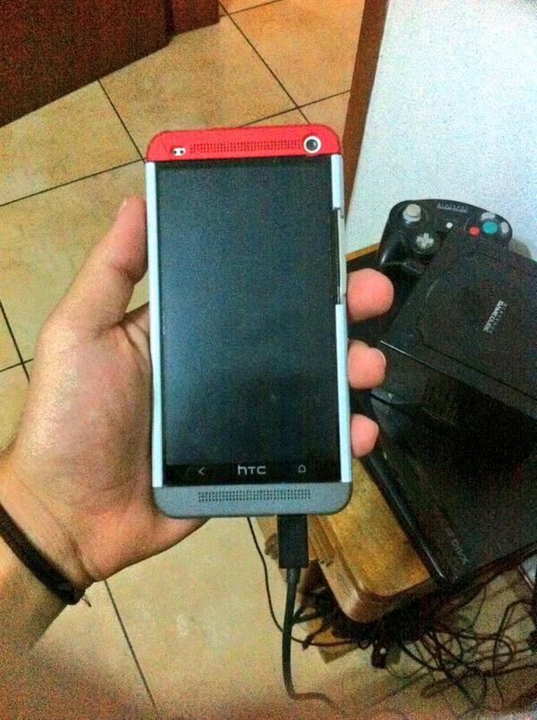 Wbatista93's tweet photo. Vendo HTC ONE, 8/10 hay que abrirle las bandas, 450$ neg. O cambio por s4 grande nitido! @compraventasv http://t.co/pjGVhBEzH7