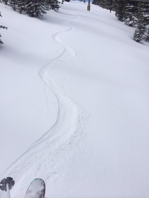wind4me's tweet photo. @JasonBWhitman @jenroeNY @SanaDiGioia @SPWalshCT @WintergreenVA #iloveskiing #snowchat #powderwhore http://t.co/un9jejPC00