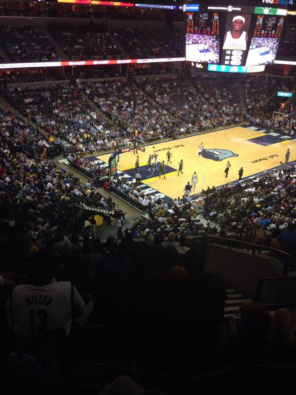 ECMathews's tweet photo. Hanging with @FanBankMemphis at the @memgrizz game tonight. Thanks to @HyphenSays for the invite. #GoGrizz http://t.co/KHv4JQfAFs