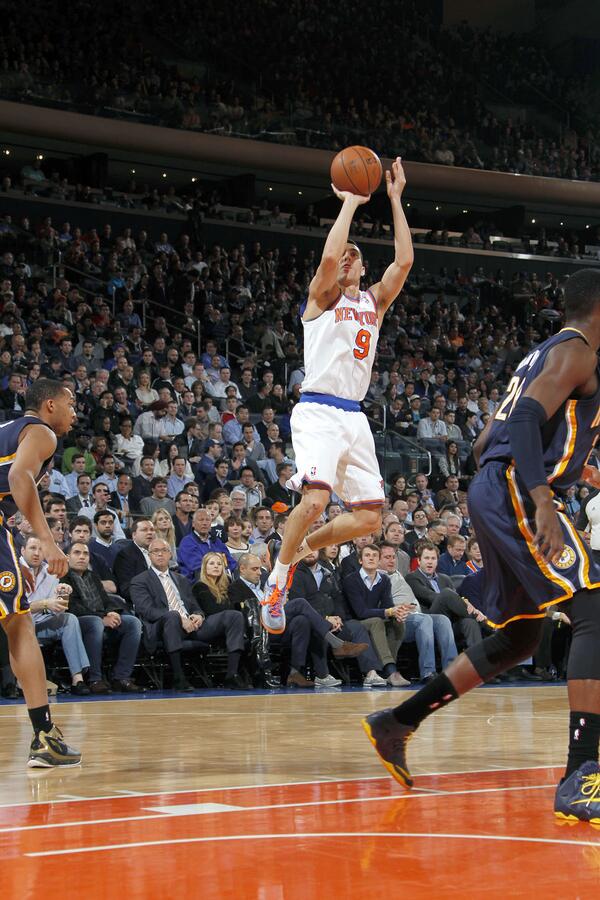 nyknicks's tweet image. Prigioni w/ the bucket at the buzzer! #Knicks 67 Pacers 62 heading into the 4th quarter! Melo w/ 25pts.