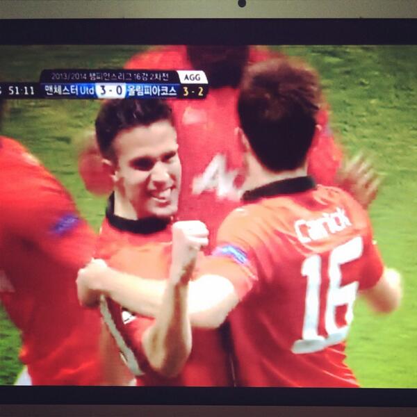 새벽에 볼까 말까 하다가 빡칠 것 같아서 안봤는데, 아아아 이렇게 잘 하면 어떡하니 ㅜㅡㅜ 나 진짜 하이라이트 보면서 울컥했어! 반페르시 해트트릭! 잘했어 우리팀 ❤️❤️ #글로리맨유 #맨유 #챔스8강