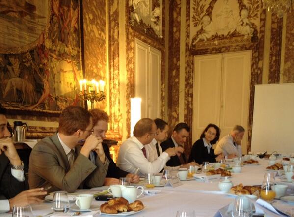 simplifs's tweet image. Réunion du Conseil des #simplifications autour de @mandonthierry et Guillaume Poitrinal.