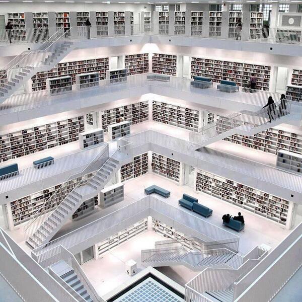 hiiarbonlang's tweet photo. ห้องสมุดที่ประเทศเยอรมัน #สวยยย ✨💢 (mindblown) http://t.co/GzUIDKmNHd