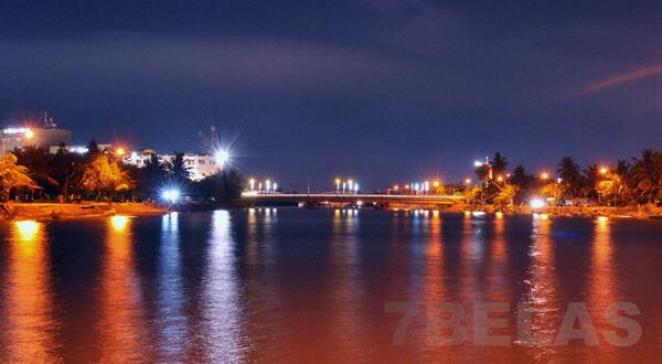 InfoPadang_'s tweet photo. «@masdianto17 "Sesudut Kota Padang malam hari"  http://t.co/Vz7n1TSSmb»