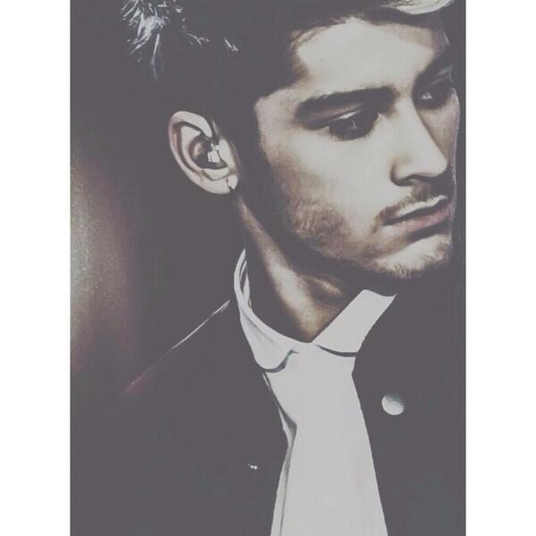Zayn. (@malikimpostor) on Twitter photo 