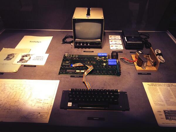 제주도 여행을 왔습니다. 덕후 인증인지 오자마자 처음 온 곳이 넥슨 컴퓨터 박물관. 최초의 애플 I 컴퓨터를 본 것 만으로도 이미 만족스럽네요. 온김에 다음 사옥도 들러보고 싶은데 지인이 없어;; #FB