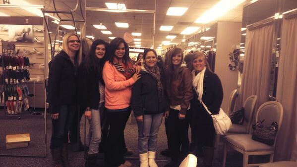 funsize122191's tweet photo. #bffs #shopping #chicago http://t.co/2IZBXuRJw1