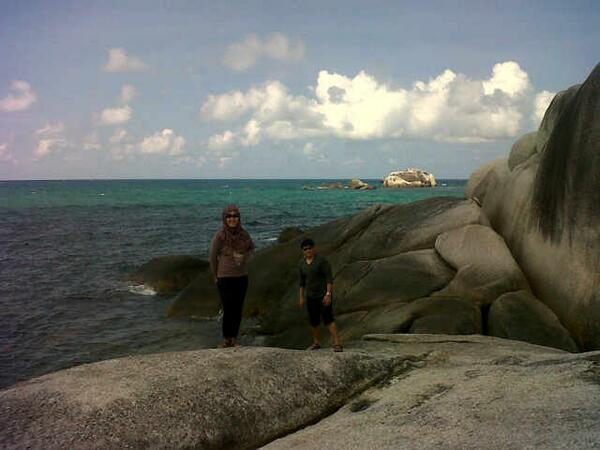 visit_belitung's tweet photo. FOTO: laut biru Belitung indah sekali untuk liburan honeymoon with http://t.co/Dz0gLRpX0K http://t.co/oXwOaEhp0F